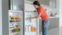 Ik zet een glas met dit middel op de plank — en in de koelkast ruikt het altijd fris en aangenaam.